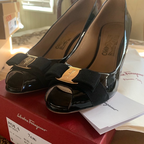 Salvatore Ferragamo 9.5  POLA peep toe shoes - Picture 4 of 6